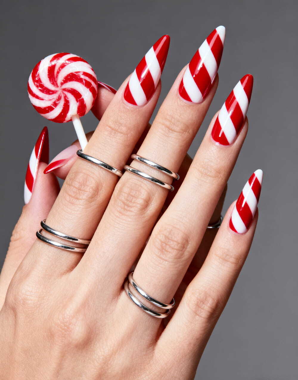 40+ Breathtaking Christmas Nails 2025: Festive Manicure Ideas That Look Expensive images 23