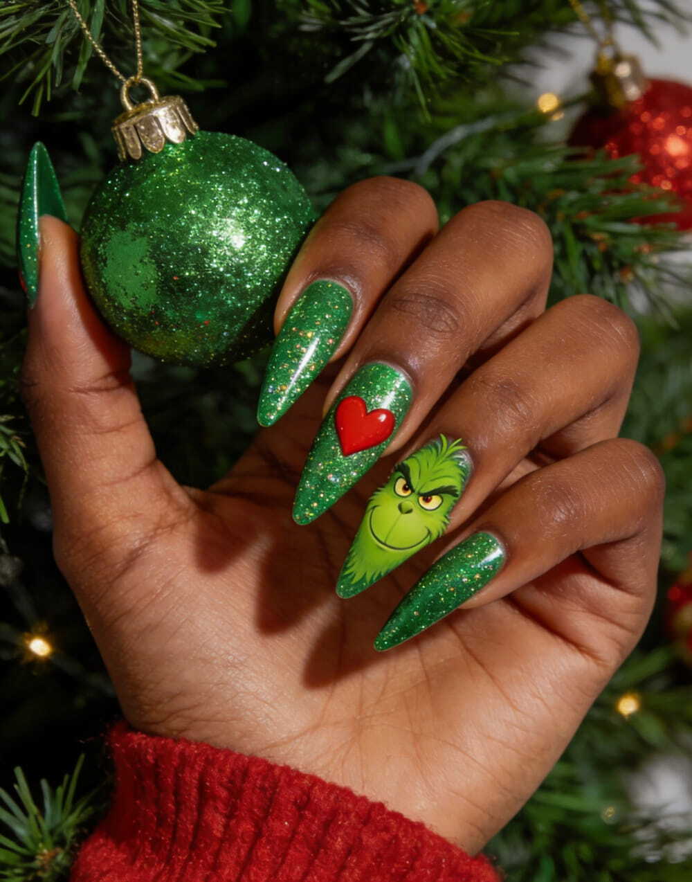 40+ Breathtaking Christmas Nails 2025: Festive Manicure Ideas That Look Expensive images 24