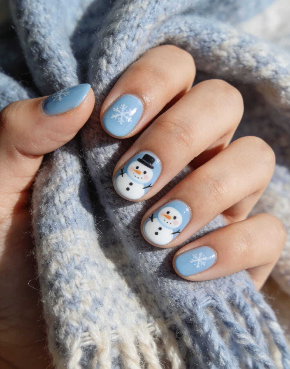 40+ Breathtaking Christmas Nails 2025: Festive Manicure Ideas That Look Expensive images 30
