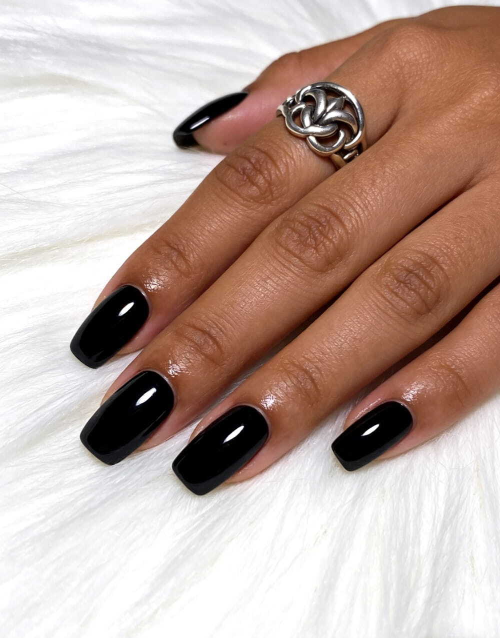 45+ Chic Quiet Luxury Nails 2026: The Most Expensive Looking Manicures You Need images 14