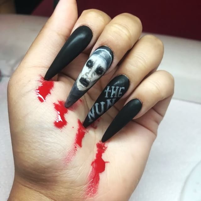 30 Cool and Easy Halloween nail art designs for Women img 12