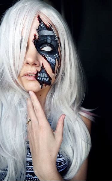 100+ Scary And Unique Halloween Makeup Ideas img 19