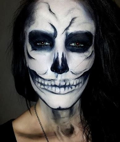 100+ Scary And Unique Halloween Makeup Ideas img 22