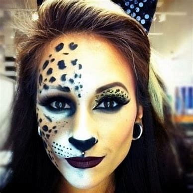 100+ Scary And Unique Halloween Makeup Ideas img 24