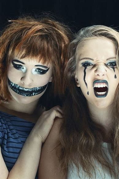 100+ Scary And Unique Halloween Makeup Ideas img 34