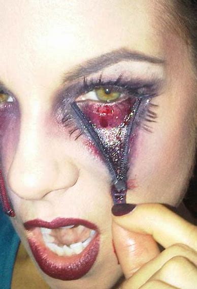 100+ Scary And Unique Halloween Makeup Ideas img 82