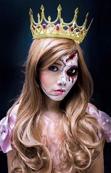 100+ Scary And Unique Halloween Makeup Ideas img 95