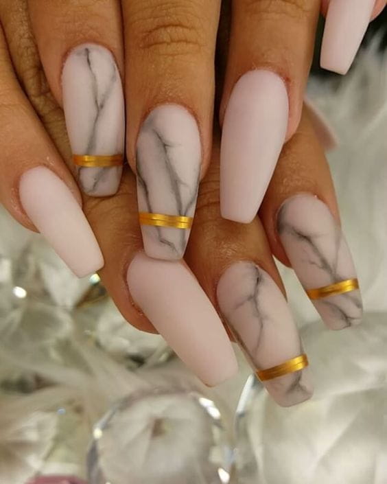 33 Fabulous Marble Nails You Need to See img 11