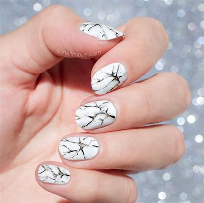 33 Fabulous Marble Nails You Need to See img 21