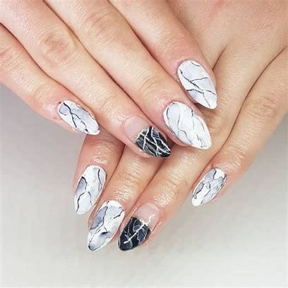 33 Fabulous Marble Nails You Need to See img 31