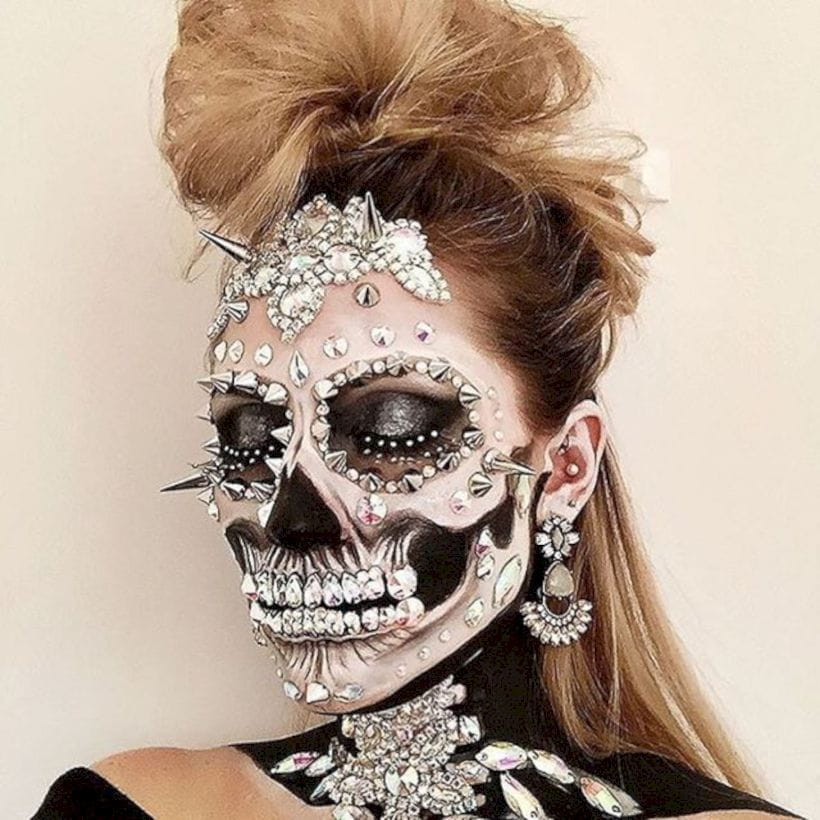 50+ Gorgeous Skull Makeup ideas To Try 2018 Halloween img 20