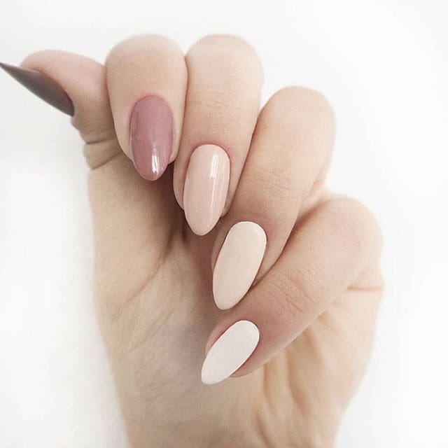 50+ Gorgeous Almond Acrylic Nails You Won't Resist img 11