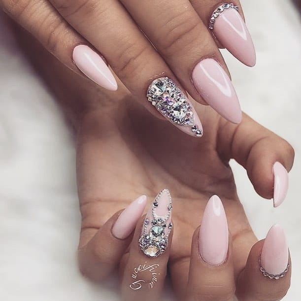 50+ Gorgeous Almond Acrylic Nails You Won't Resist img 26