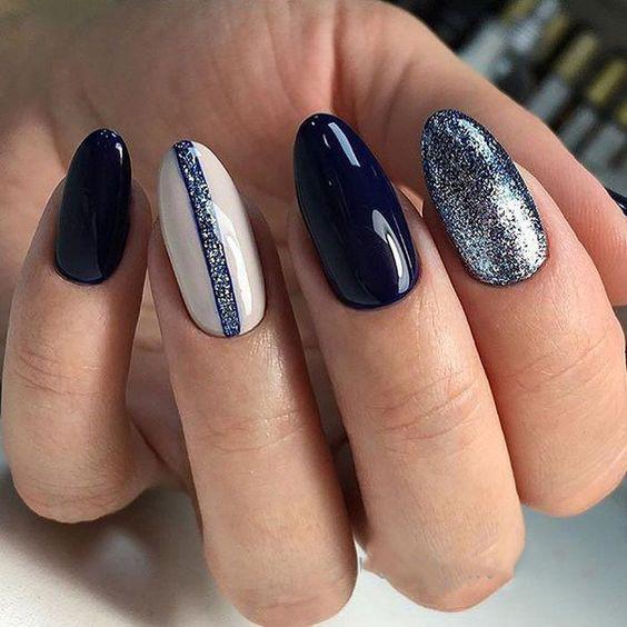 50+ The Best Winter Nail Art Design Ideas img 28