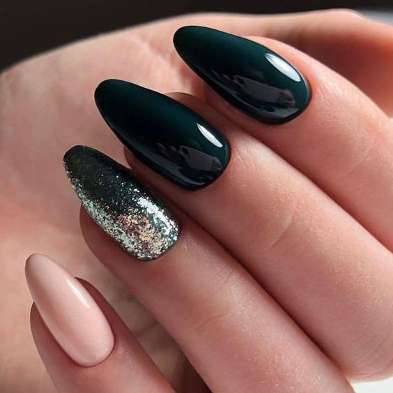 50+ The Best Winter Nail Art Design Ideas img 34