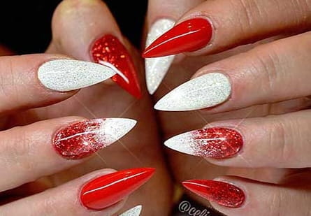 75+ Festive Christmas Red Nail Art Ideas img 32