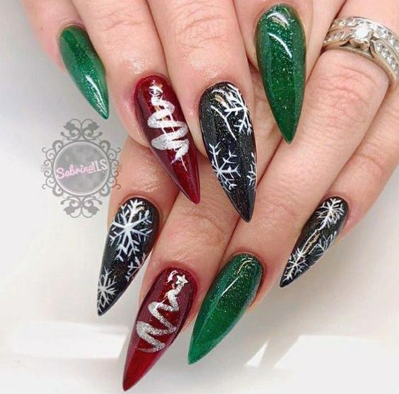 75+ Festive Christmas Red Nail Art Ideas img 61