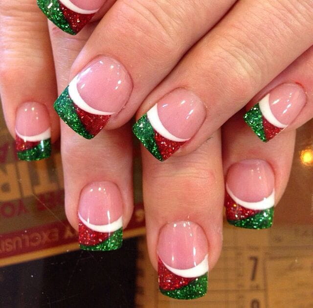 75+ Festive Christmas Red Nail Art Ideas img 66