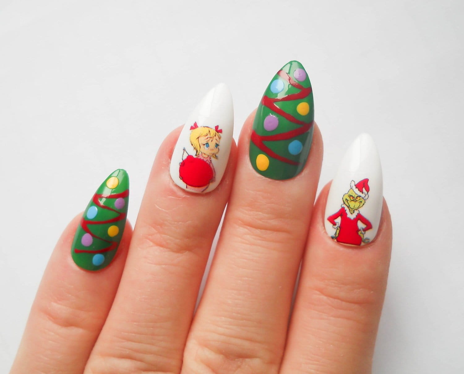 75+ Festive Christmas Red Nail Art Ideas img 67