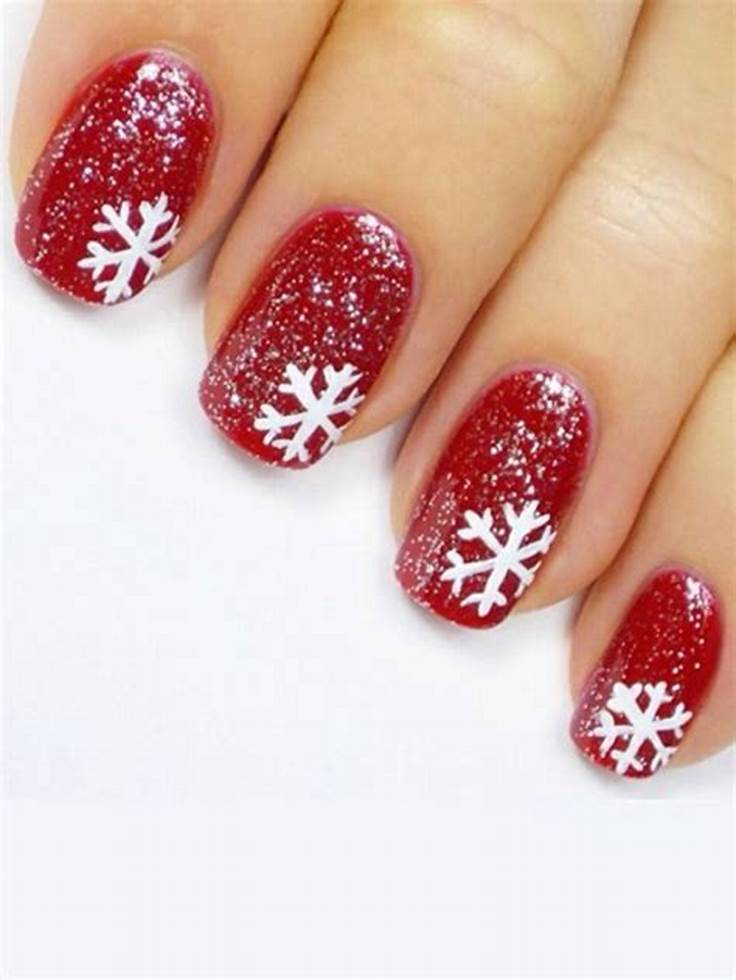 75+ Festive Christmas Red Nail Art Ideas img 72