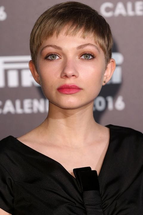 100+ Short Celebrity Haircuts You Need to Try ASAP images 68