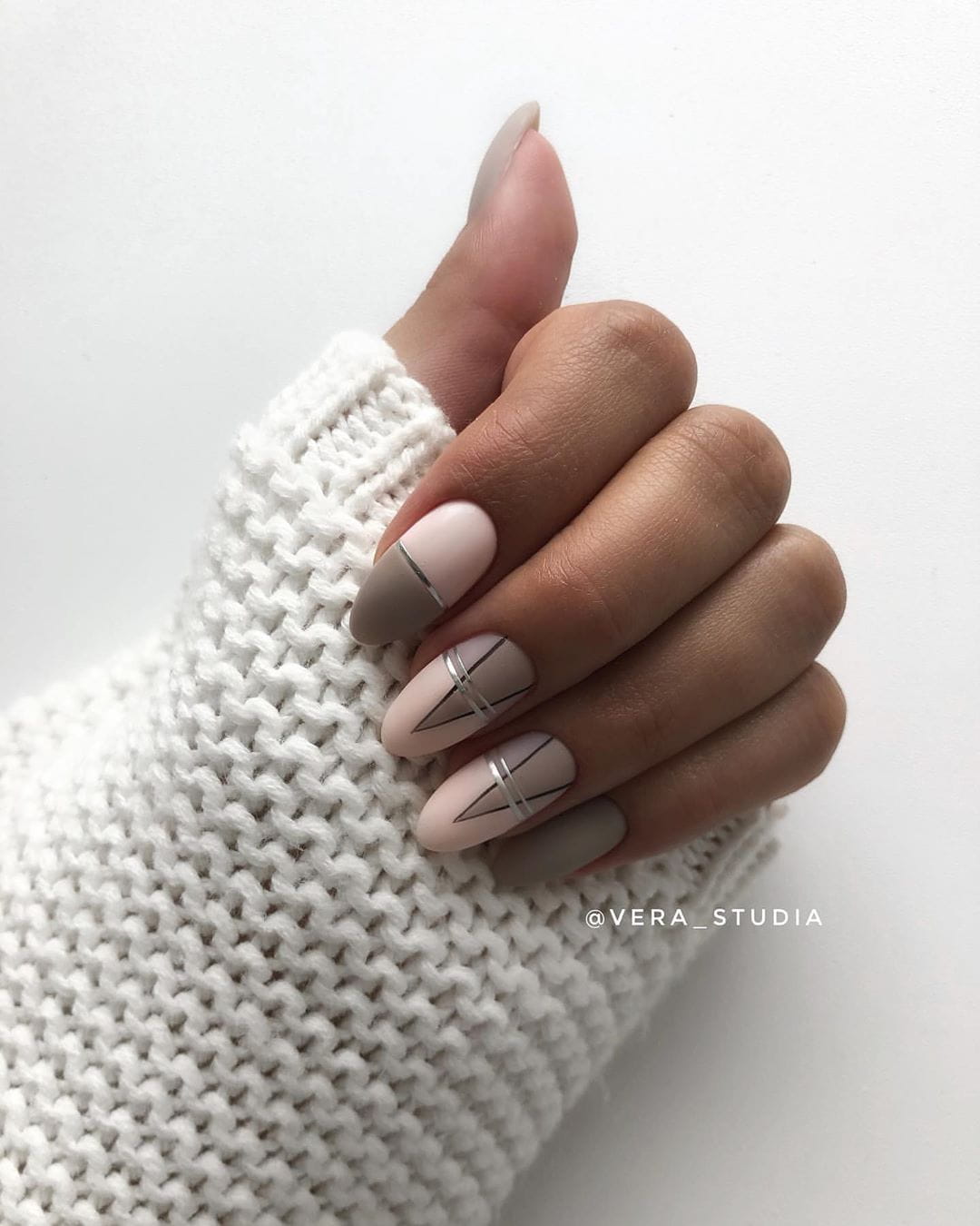 60 Cute Winter Nails Designs to Inspire Your Winter Mood images 58