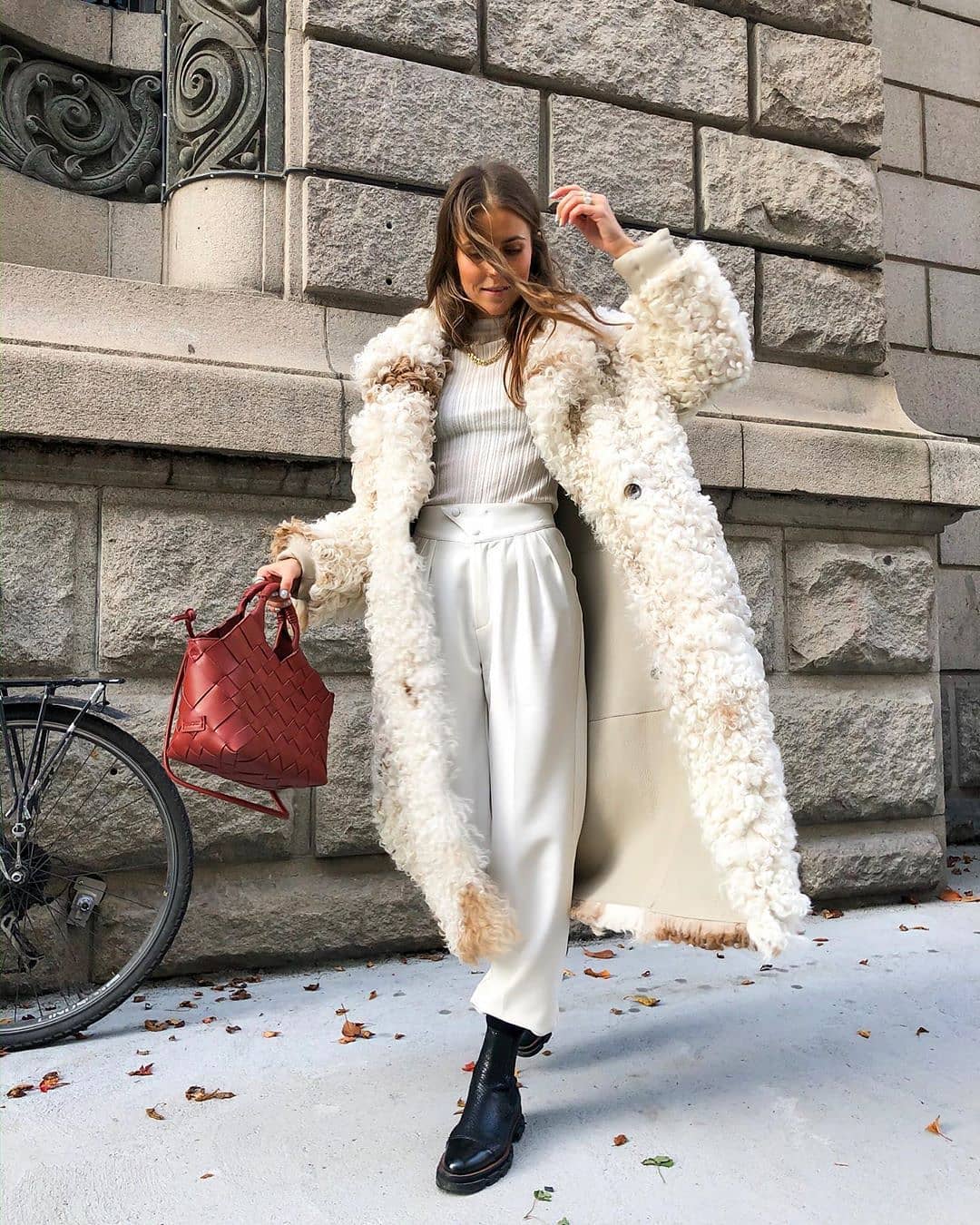 100+ Beautiful Winter Outfits Standout for Current Fashion Trends images 1