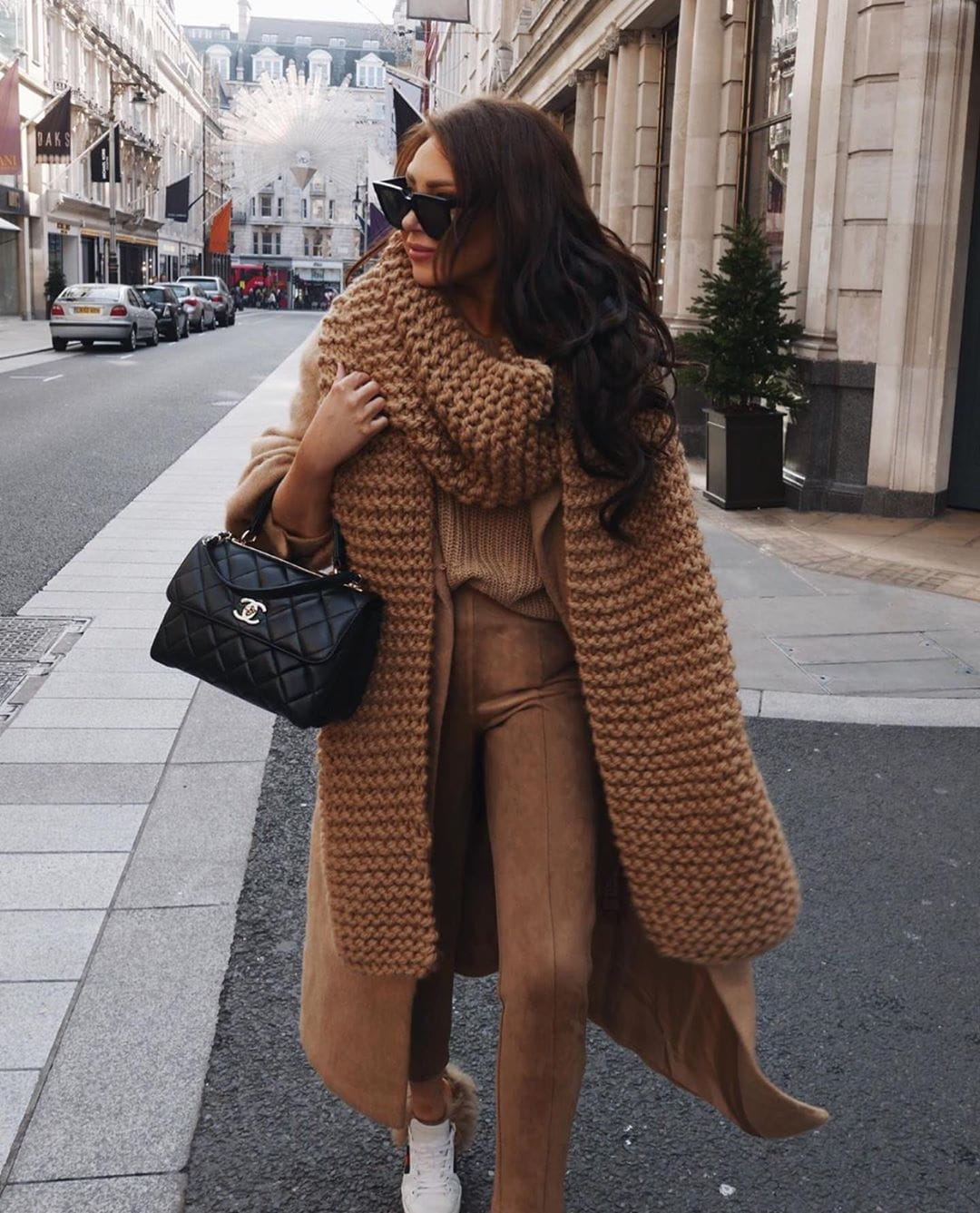 100+ Beautiful Winter Outfits Standout for Current Fashion Trends images 22