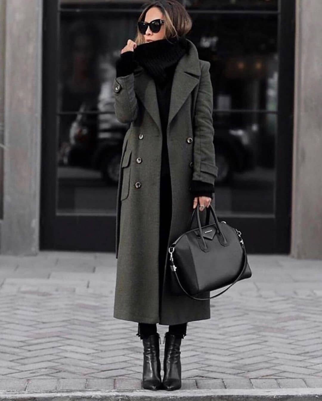 100+ Beautiful Winter Outfits Standout for Current Fashion Trends images 24