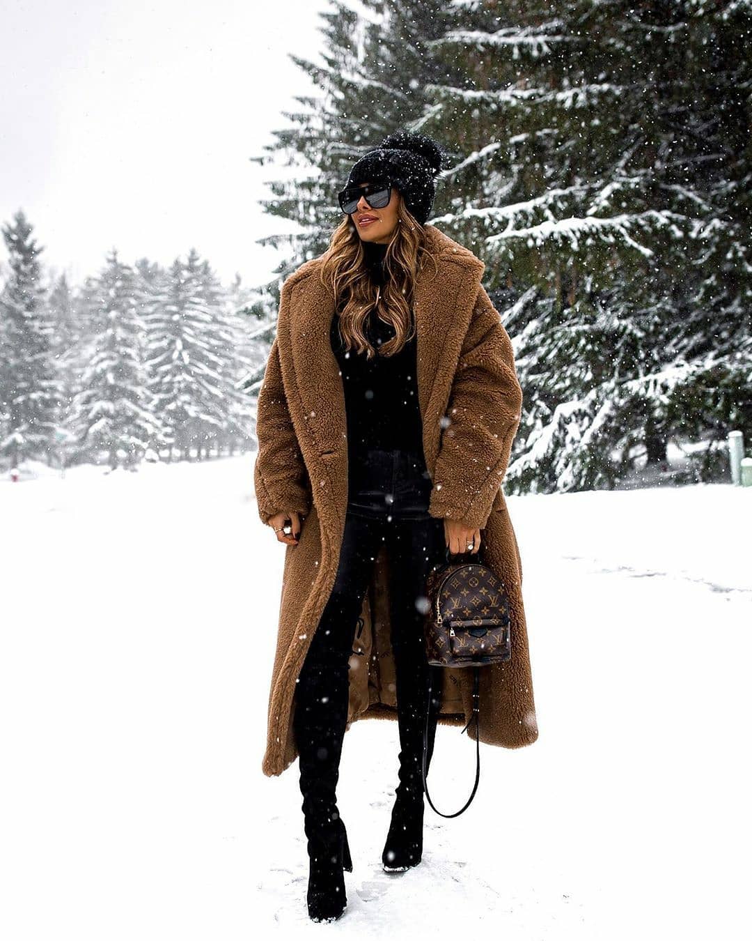 100+ Beautiful Winter Outfits Standout for Current Fashion Trends images 30