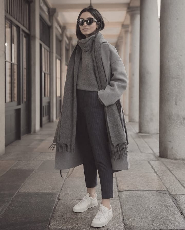 100+ Beautiful Winter Outfits Standout for Current Fashion Trends images 31