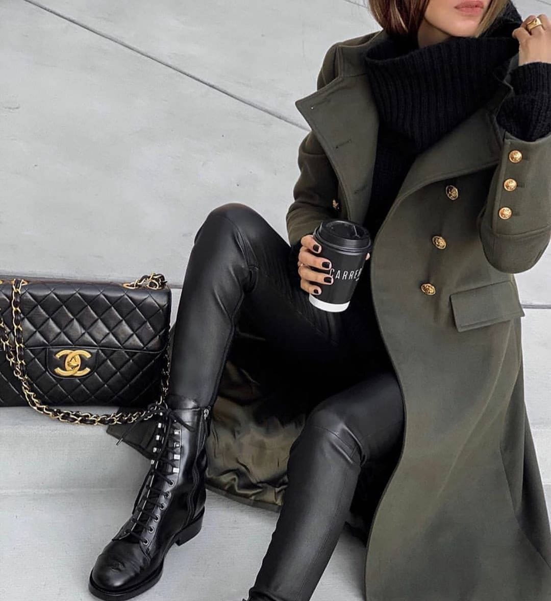 100+ Beautiful Winter Outfits Standout for Current Fashion Trends images 33