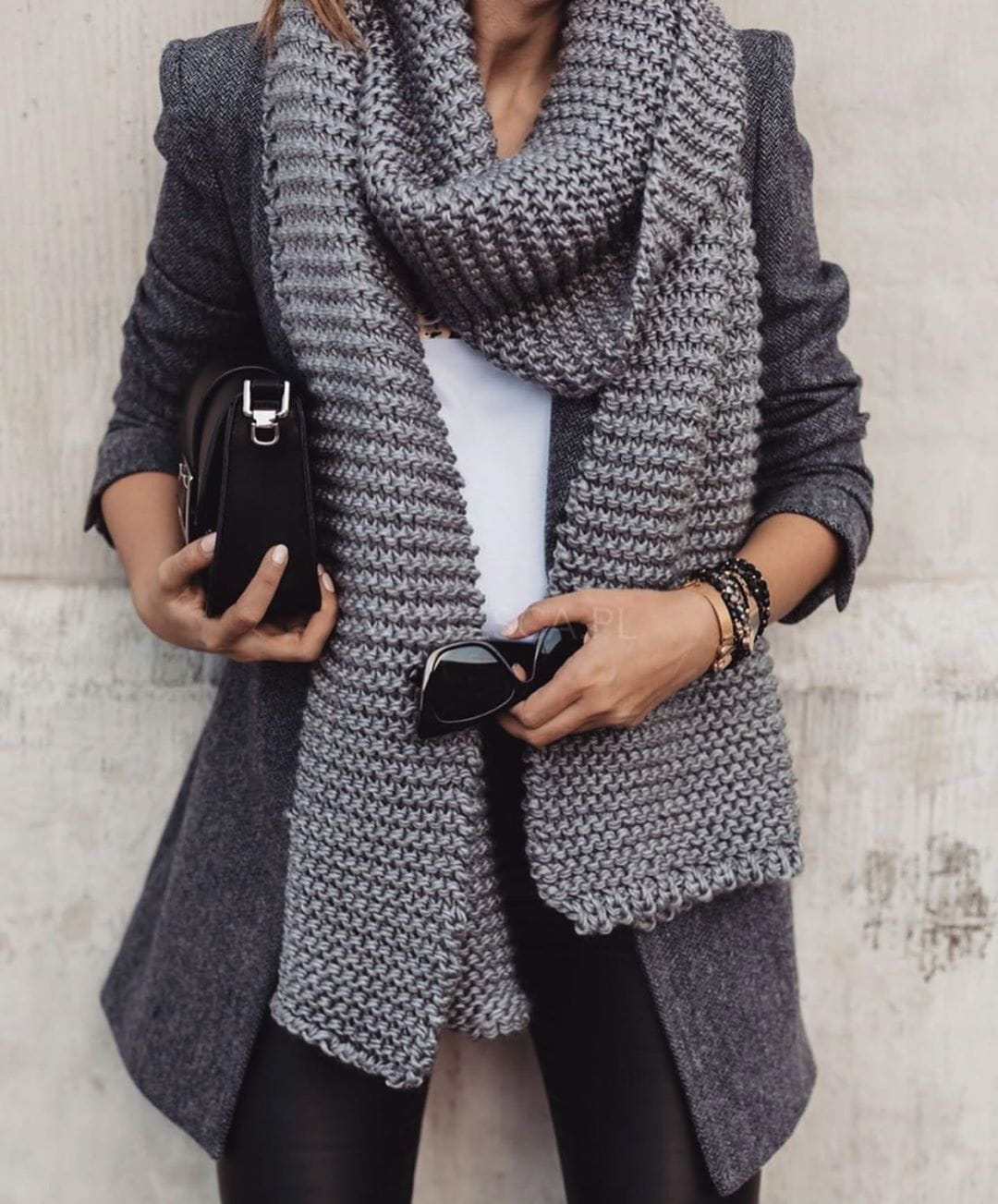 100+ Beautiful Winter Outfits Standout for Current Fashion Trends images 56