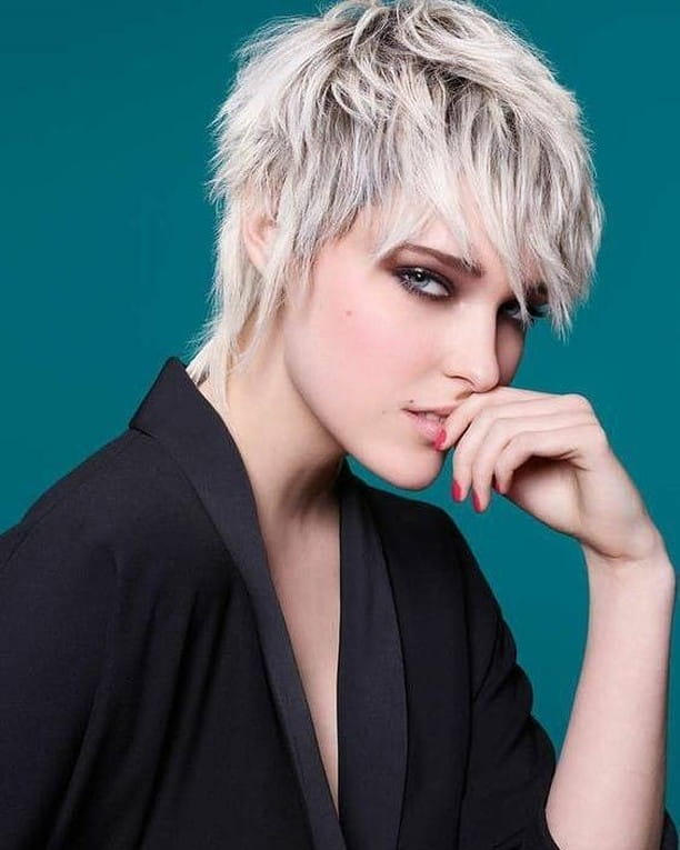 100+ Short Hairstyles and Haircuts You Need to Try in 2020 images 44