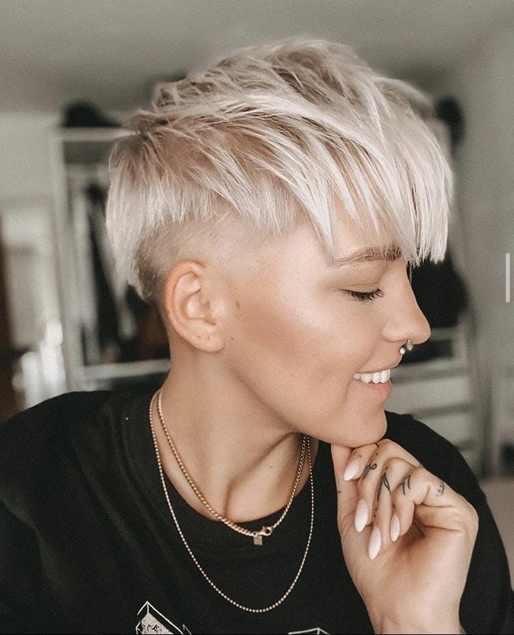 100+ Short Hairstyles and Haircuts You Need to Try in 2020 images 46