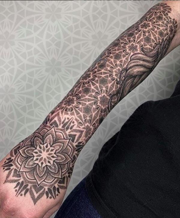 35 Simple Geometric Tattoo Designs With Animals And Flowers images 13