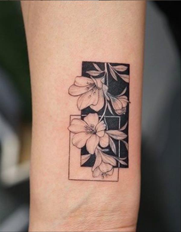 35 Simple Geometric Tattoo Designs With Animals And Flowers images 33