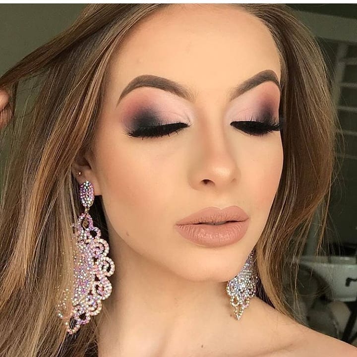 50+ Pretty Makeup Looks To Try In 2020 images 44