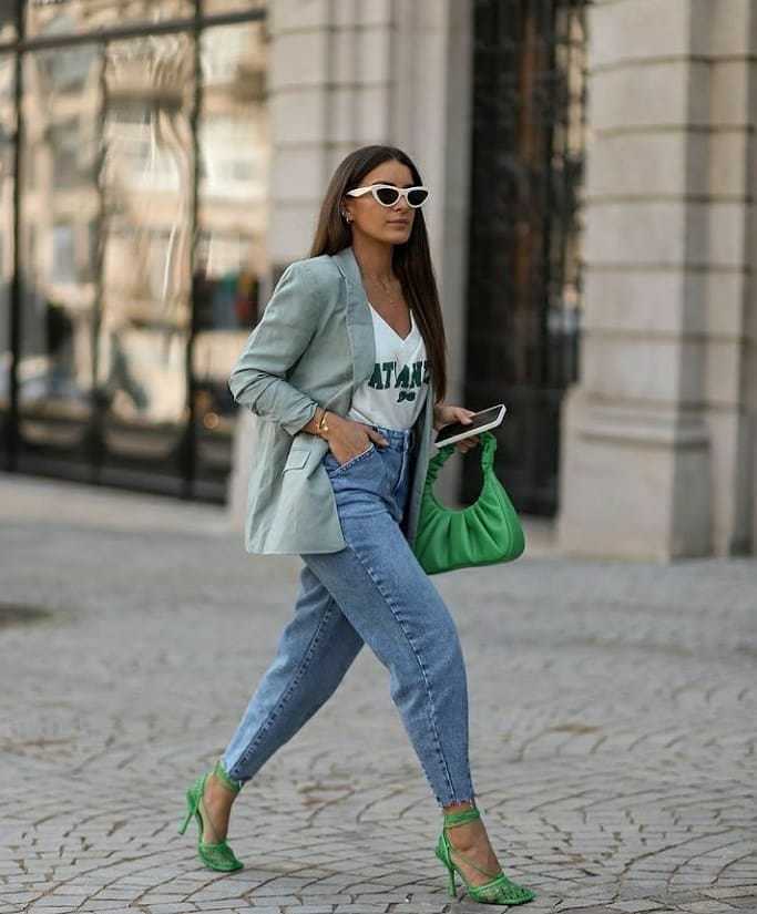 Best Women Fall Street Style Inspiration For 2021 images 44