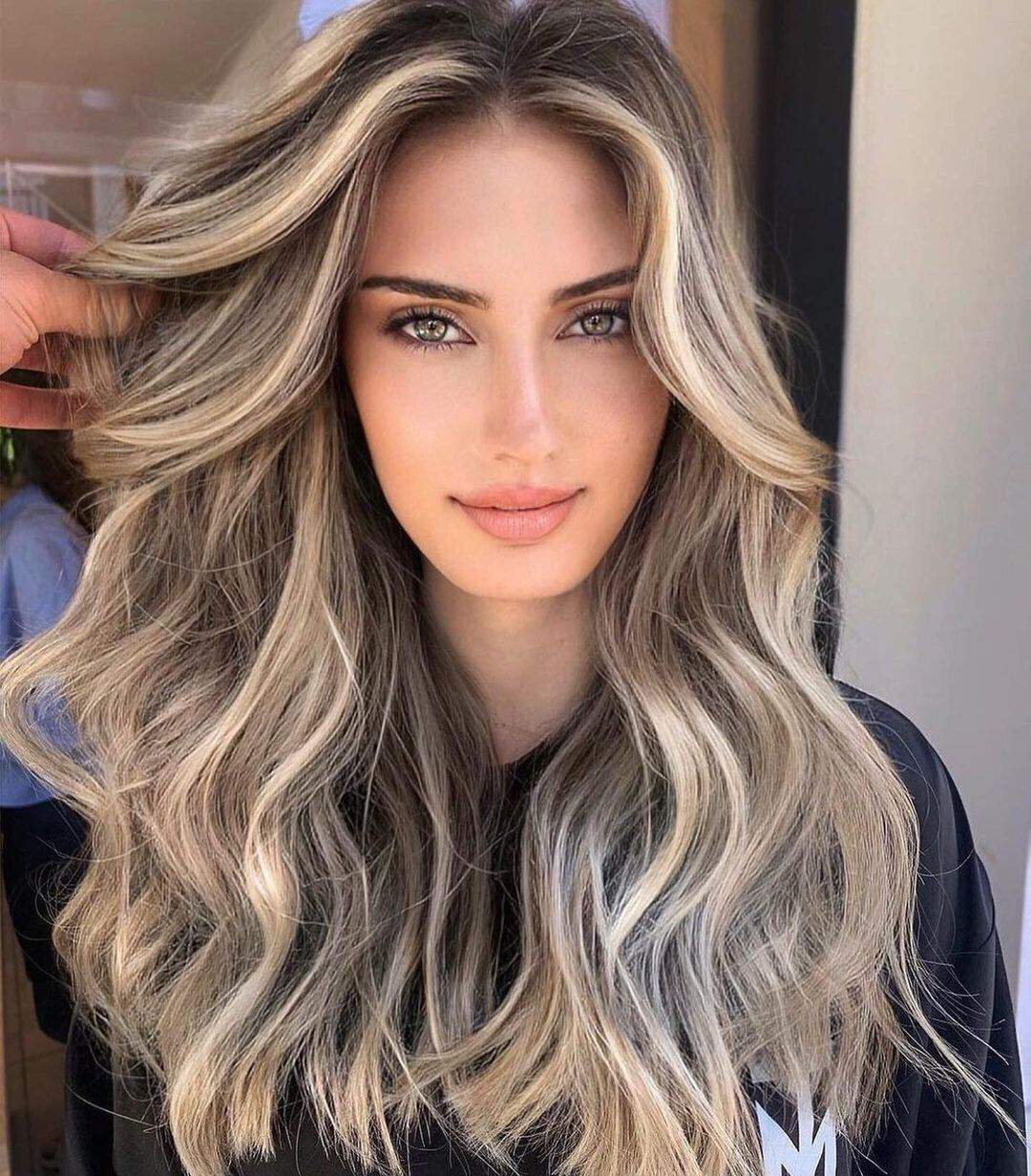 100+ Trendy Hairstyle Ideas For Women To Try In 2021 images 35