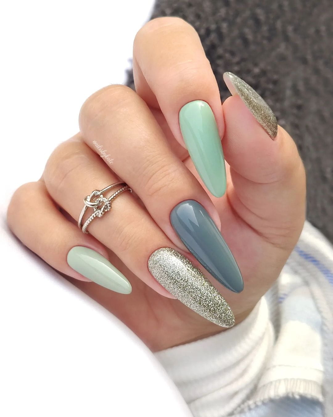 100+ Gorgeous Winter Nail Designs And Ideas images 5