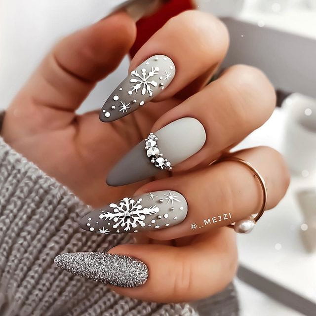 100+ Gorgeous Winter Nail Designs And Ideas images 37