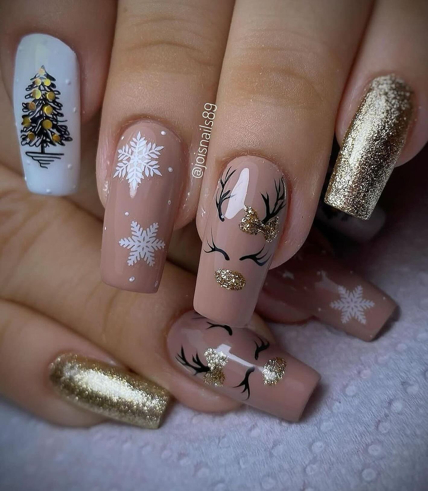 100+ Gorgeous Winter Nail Designs And Ideas images 94