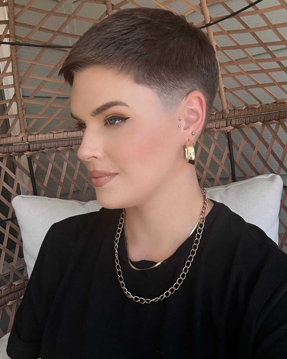 Short Haircuts: Transform Your Look With These Styles images 23