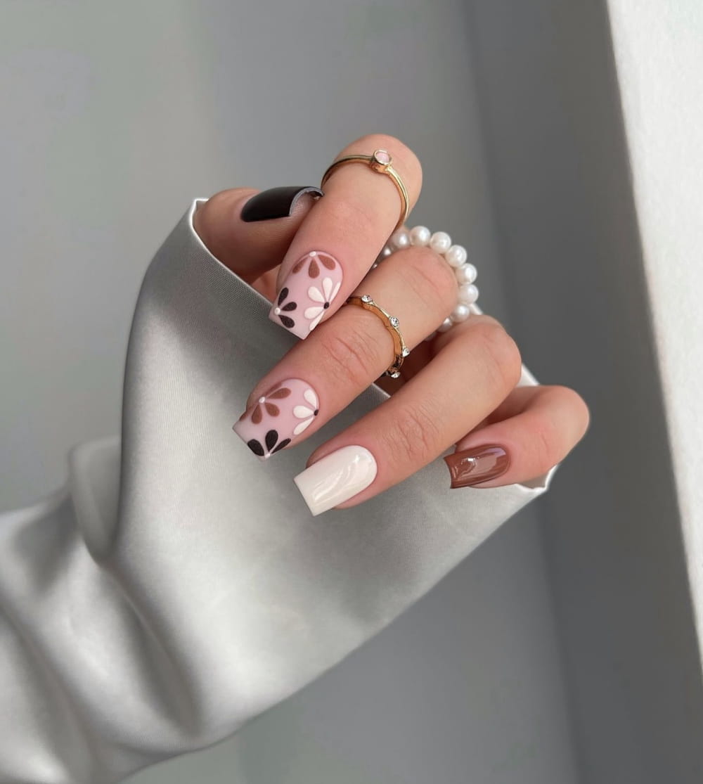 50+ Best Fall Nail Ideas To Embrace The Cozy Season images 40