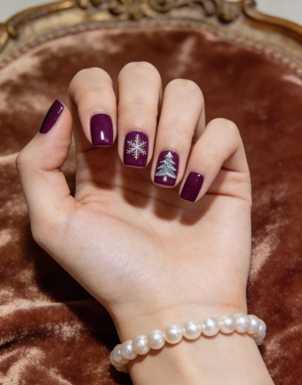 20+ Breathtaking Short Nail Designs Winter 2025: The Chicest Manicure Ideas To Elevate Your Season images 3