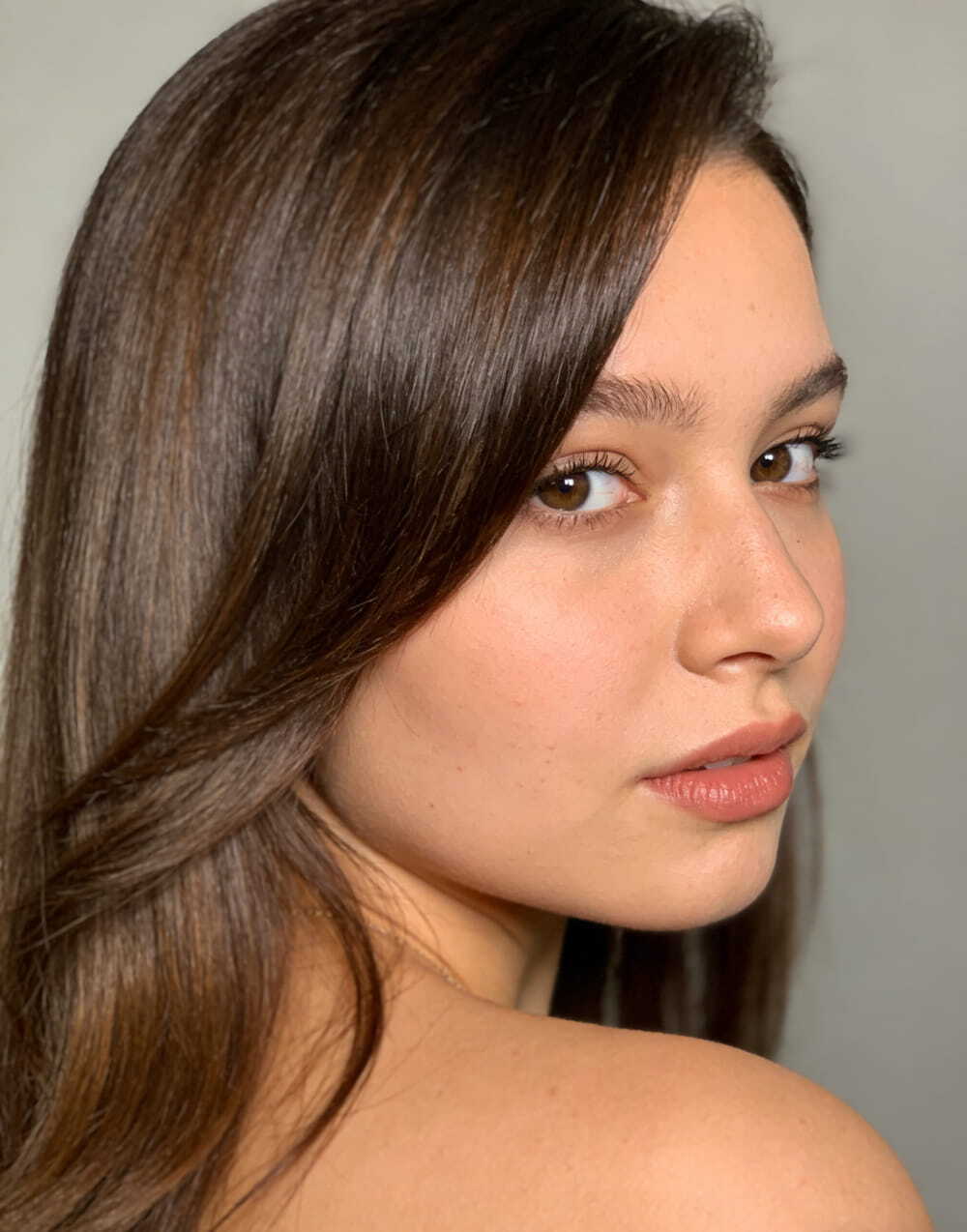 40+ Flattering Slimming Haircuts For Round Faces 2026: Chic Styles That Define Your Features images 15